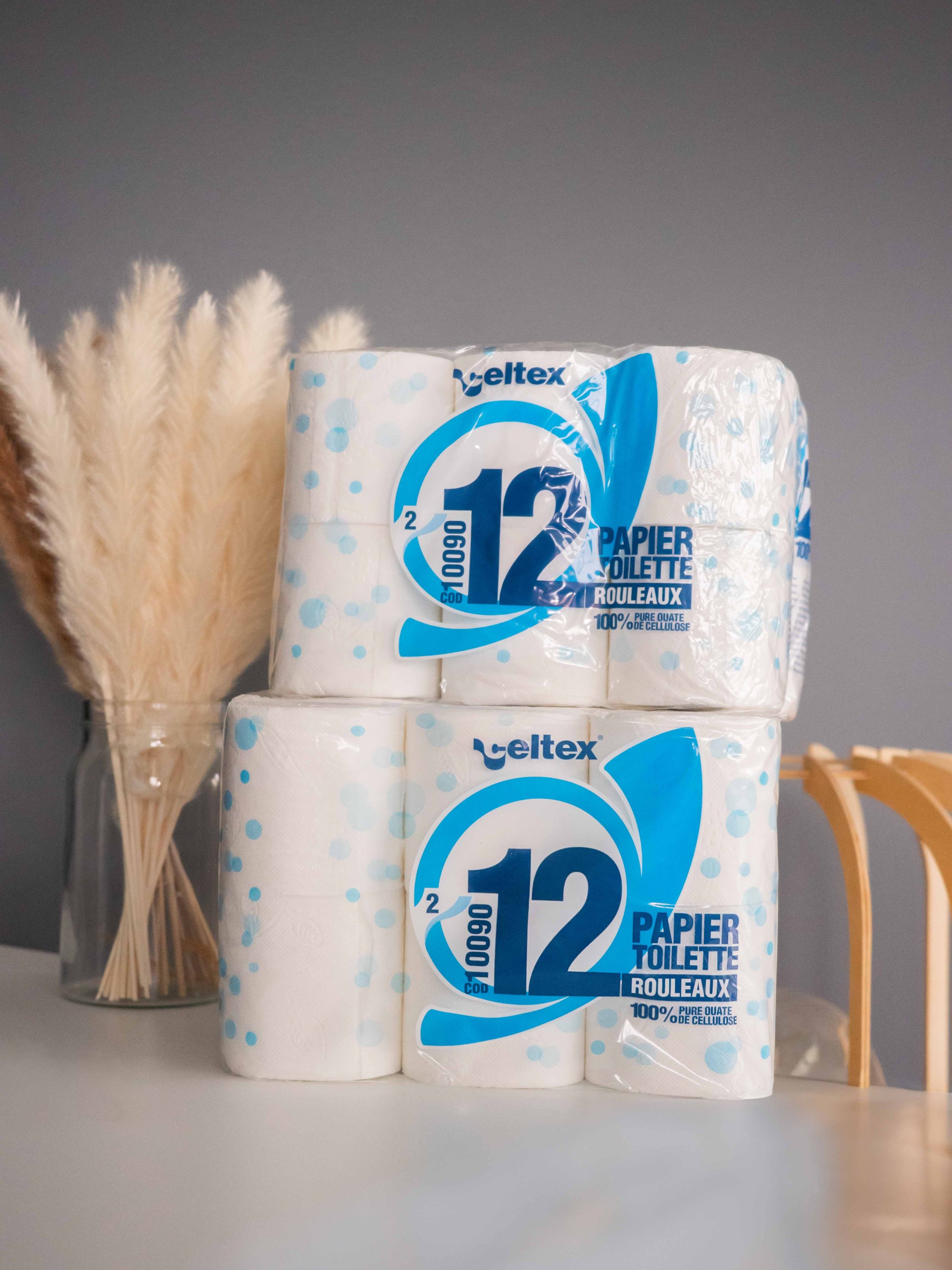 Rouleau 180 feuilles 100 % cellulose gaufré,blanc 2 plis - 1 Colis de 96 Rouleau 180 feuilles 100 % cellulose gaufré,blanc 2 plis - 1 Colis de 96